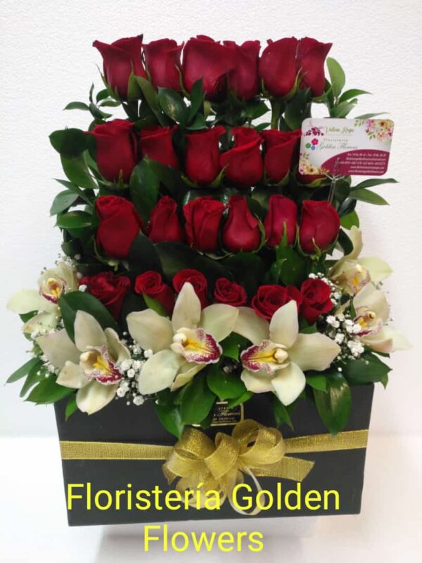 rosas R 37 Arreglo de Rosas en secciones con orquídeas